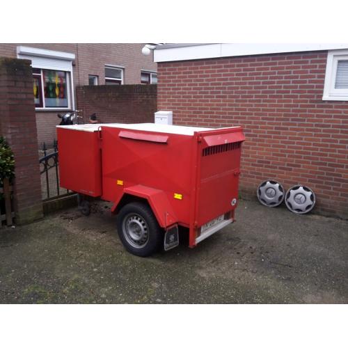 Anssems plateauwagen met huif   Grote Anssems aanhanger met huif, de bak is 4 meter lang en 1,80 breed. De totale hoogte is ongevee