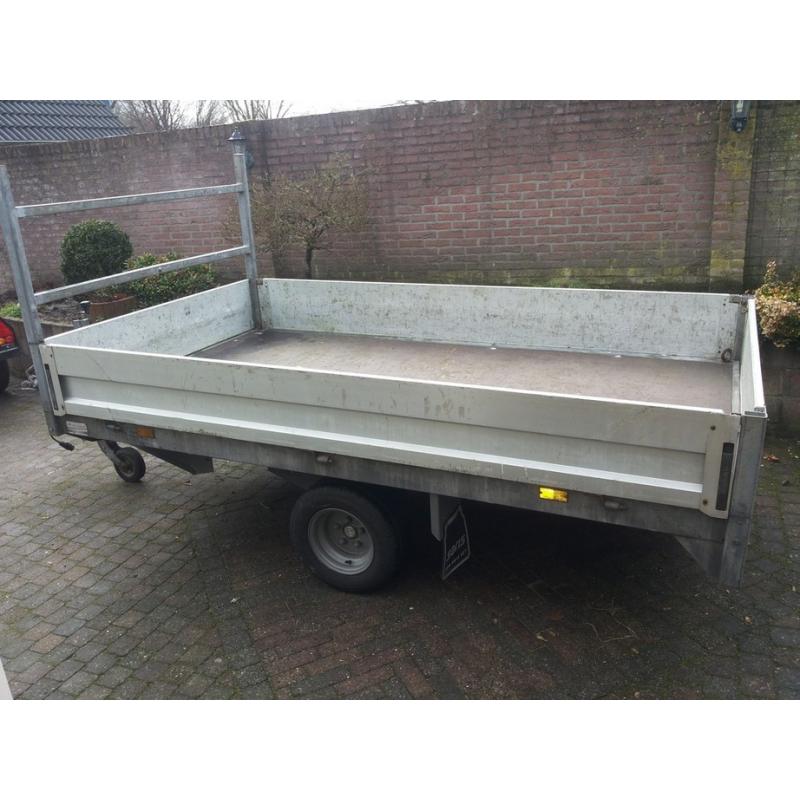 Bagagewagen - hondenkar - aanhangwagen   mooie bagagewagen of hondenkar achterste gedeelte voor de hond en voor nog een bagagebak heb hem