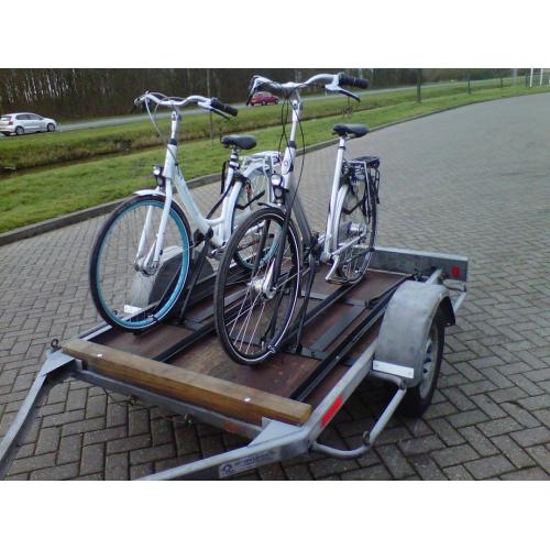 Mooie Aan hangwagen 150 euro   zeer goede aanhanger met zgan banden goede verlichting en neus wiel. binnen maat 1800 x1100 al
