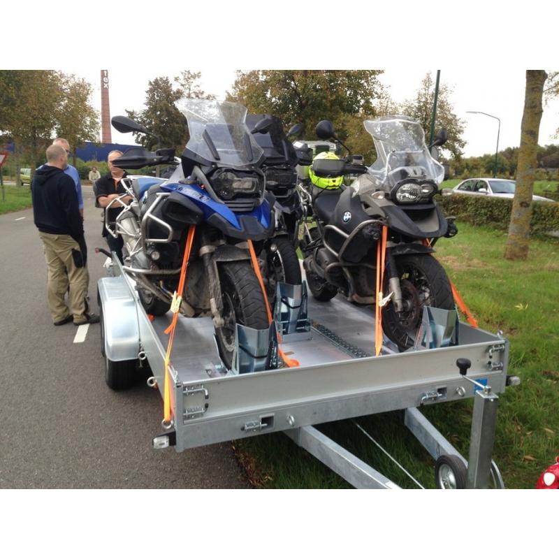 te koop bagagewagen/aanhanger   Goede en makkelijke aanhanger bakmaat 150X100X55 cm inclusief 2 afneembare fietsten,afdekzeil,neuswi