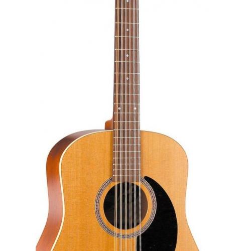 Te koop. Acoustische gitaar 
 
 Te koop.acoustische gitaar Voor volwassenen doe een goed bod en hij is voor u. 