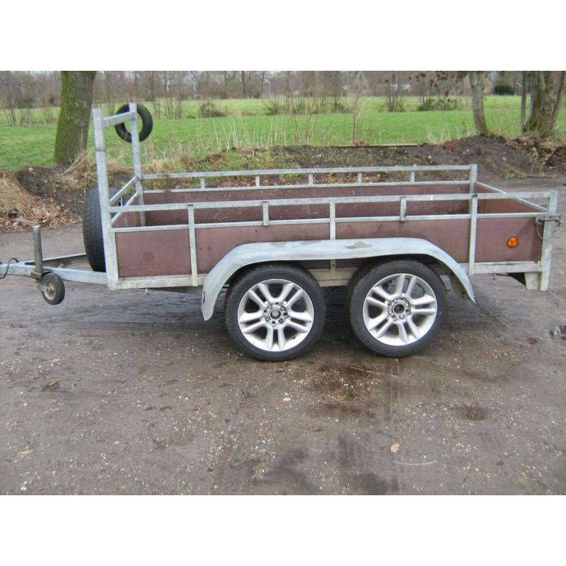 Gesloten aanhanger aluminium merk Ifor Williams 2500kg   Te koop gesloten aanhanger Merk Ifor Williams Totaale massa is 2500kg Geheel van aluminium Reserv
