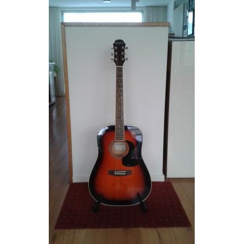 Fender F230 akoestische gitaar  Vintage gitaar, prachtige klank, enkele gebruikssporen maar wat wil je met een gitaar van 30 jaar ou