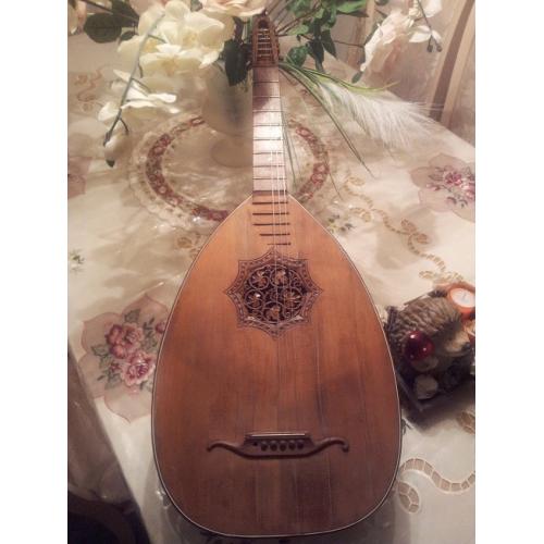 Washburn parlor  Te koop; waanzinnig volwassen klinkende parlor van Washburn. Ter gelegenheid van hun 125 jarig besta
