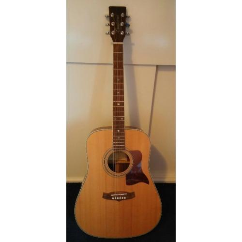 Yamaha FG-331 bouwjaar 1979   Al weer 36 jaar oud , folkmodel. Spruce bovenblad , mahonie body en hals. Brugkam is vervangen , 