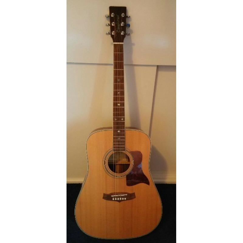 Yamaha FG-331 bouwjaar 1979   Al weer 36 jaar oud , folkmodel. Spruce bovenblad , mahonie body en hals. Brugkam is vervangen , 