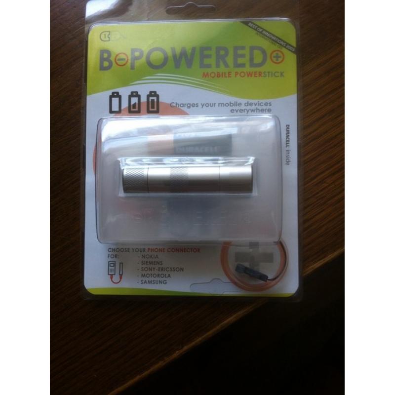 Draagbare USB powerbank oplader voor elke telefoon (universe   Met kabeltje om de powerbank op te laden. Kleuren zwart wit en blauw. Gratis verzending in Nederl