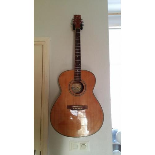 Te koop western gitaar Reedman RM-70 regio 050   Uitstekend voor beginners! Nette western gitaar Snaren zijn wel aan vervanging toe, hals loopt bi