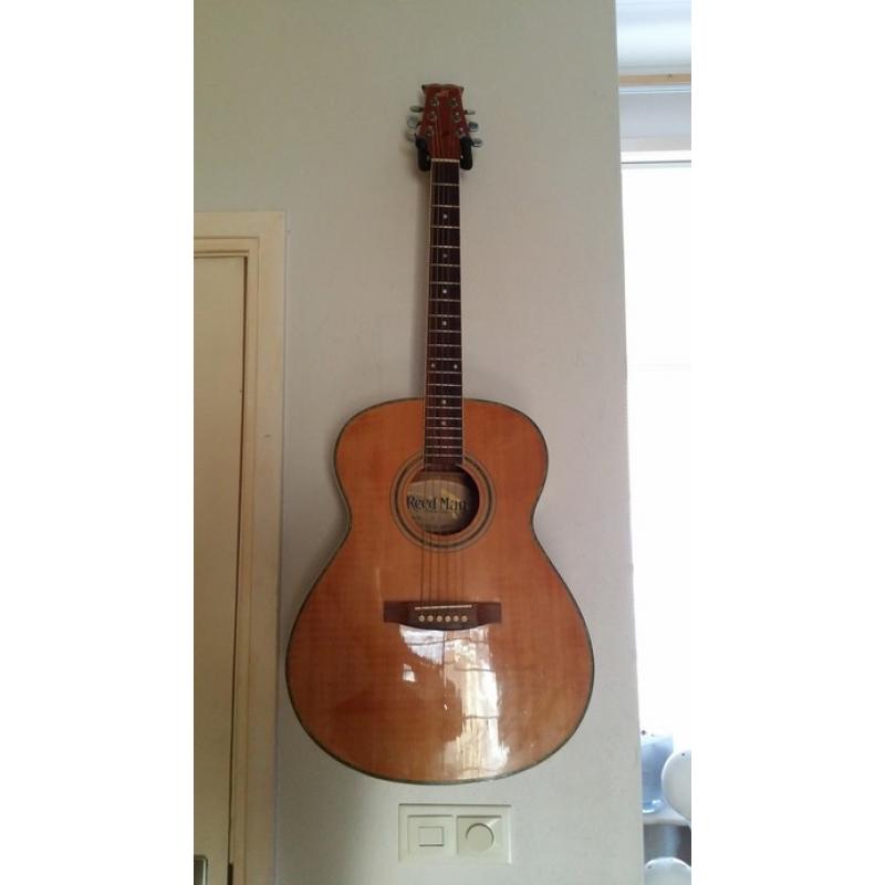 Te koop western gitaar Reedman RM-70 regio 050   Uitstekend voor beginners! Nette western gitaar Snaren zijn wel aan vervanging toe, hals loopt bi