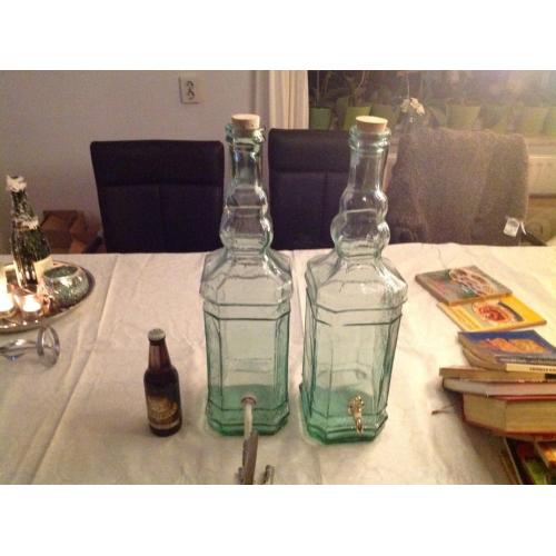 Asbakken (Glas)
 
  2 glazen asbakken, zijn nooit gebruikt en zitten nog in de doos. Afhalen in Kerkrade
  