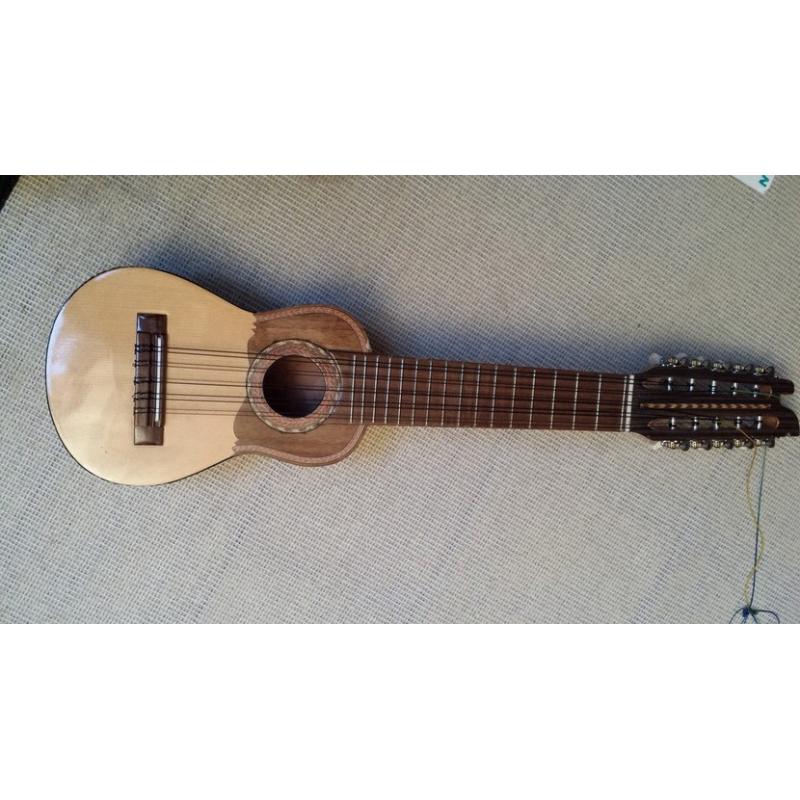 Klassieke gitaar   Klassieke gitaar van het merk Musima. Gitaar is voorzien van Rebel II piezo pick-up. Gitaar verkee