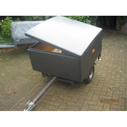 velgen met banden voor aanhanger   de nieuwste velg daar de band van heeft op het loopvlak een plat stuk. Beschadiging gekregen doorda