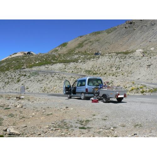 Nette huif aanhangwagen   Nette huif aanhangwagen 210 lang 120 breed Vraagprijs 425 euro