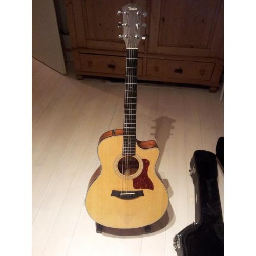 Dure Samick Gitaar   Te koop, Samick Cutaway SW 210 CE 6 snaar Zowel acoustisch als elektrisch compleet met hoes  