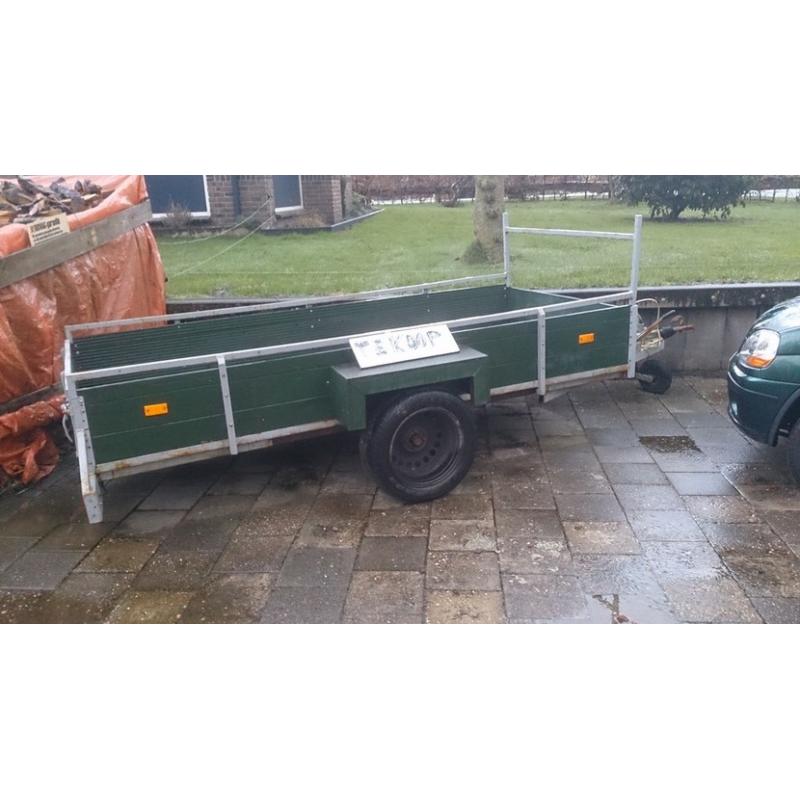 tandemasser 3,00x1,30 solide   een nette tandemasser . marge aanhanger merk:solide bouwjaar : 2007 laadvermogen: 15
