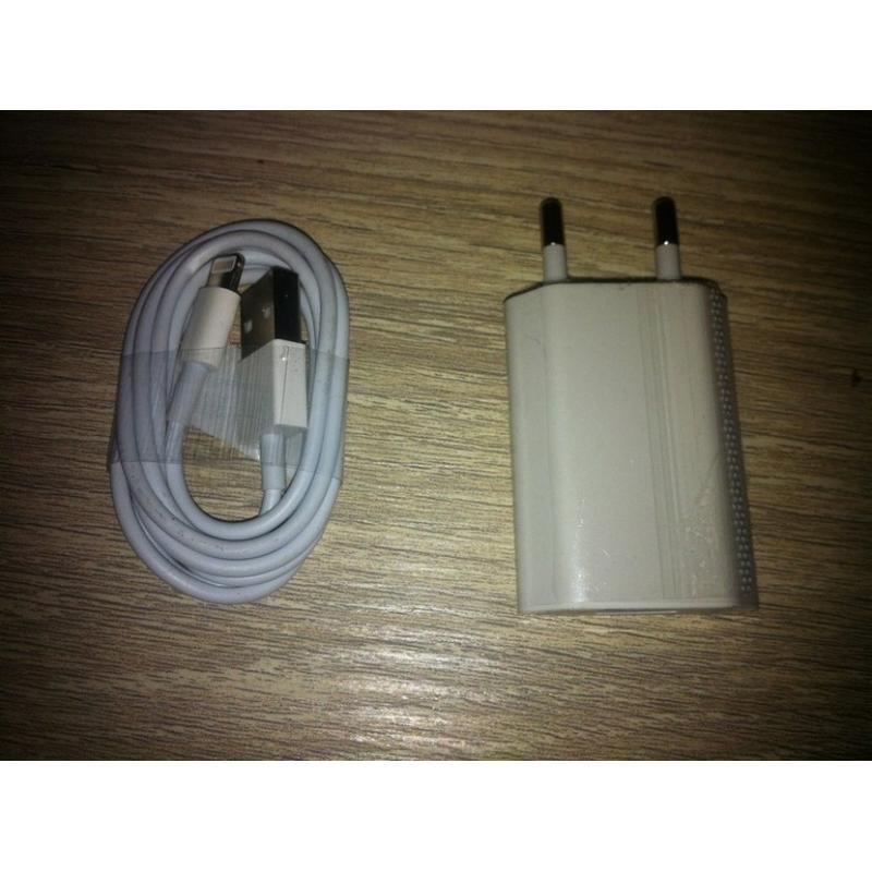 iWalk Extreme Duo 8200 mAh en iWalk Lightning-kabel   Wegens overbodig heb voor verjaardag al andere acculader gehad deze proffesionele lader en lightnin