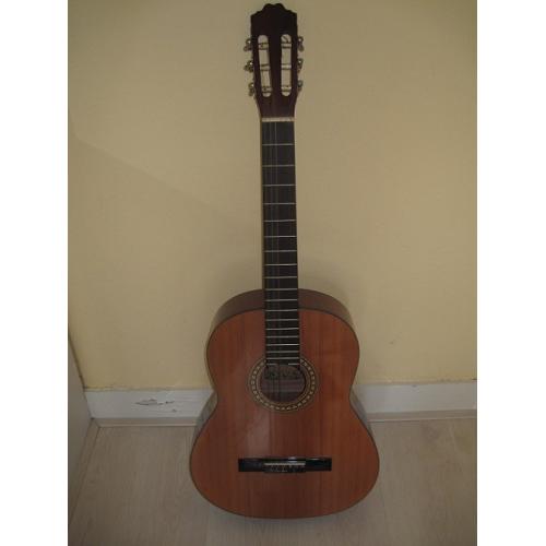 Ukelele   Gebruikte ukelele in koffer. Duitse makelij: Bruko. Uitstekende staat. Alleen afhalen!  
