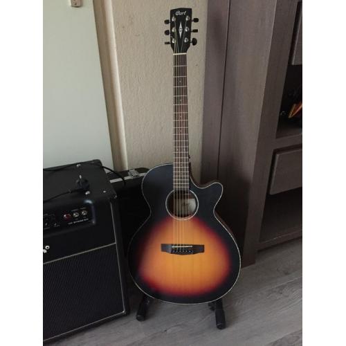 Washburn Rover RO20 REISGITAAR incl. koffer   Unieke gitaar met een praktisch formaat voor op reis! 
