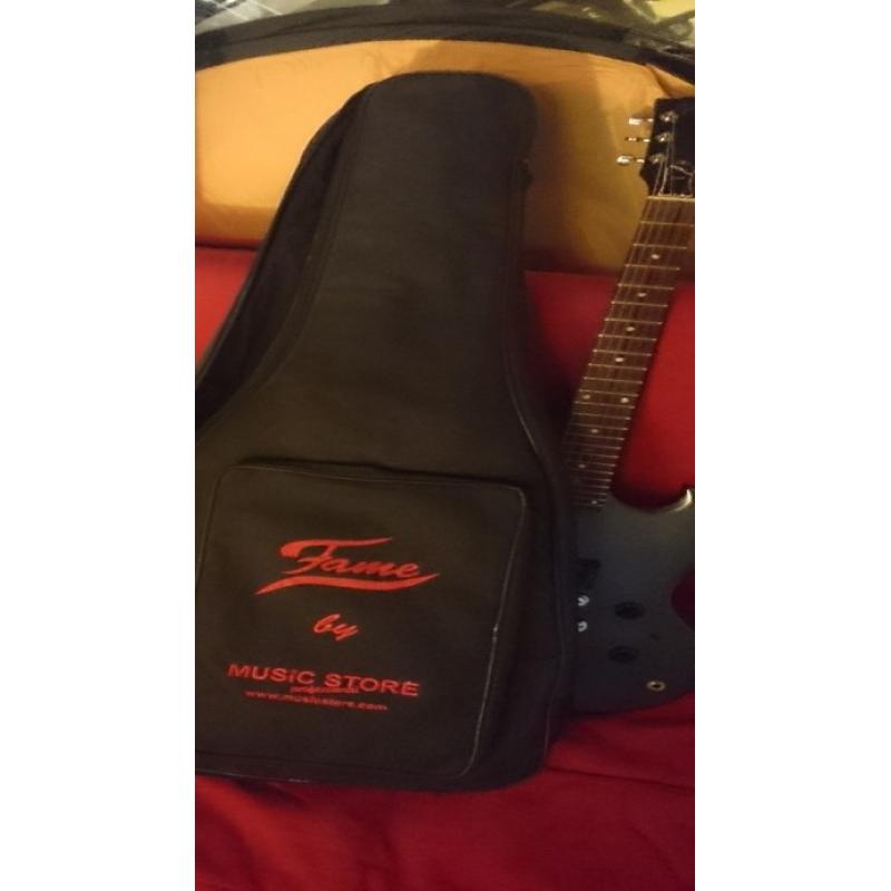 Gitaar model TC901   Gitaar model TC901 linkshandig (er zijn 3 snaren stuk) alleen ophalen bij een goed bod