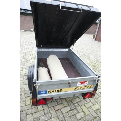 Enkelasser met aluminium borden en nieuwe vloer!   Ruime enkelasser met aluminium borden en een nieuwe betonplex vloer met anti slip laag. Soort a