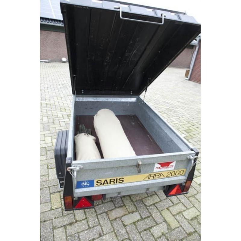 Enkelasser met aluminium borden en nieuwe vloer!   Ruime enkelasser met aluminium borden en een nieuwe betonplex vloer met anti slip laag. Soort a