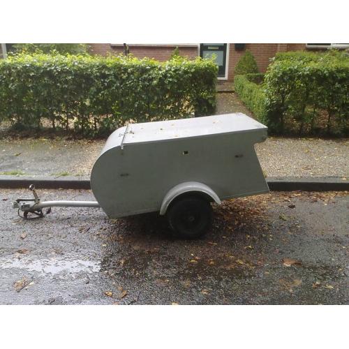 Saris arba 2000 Bagagewagen in topconditie   Bagagewagen Saris voorzien van nieuw neuswiel en is goed onderhouden Hij heeft een bovenklep Â‚n al
