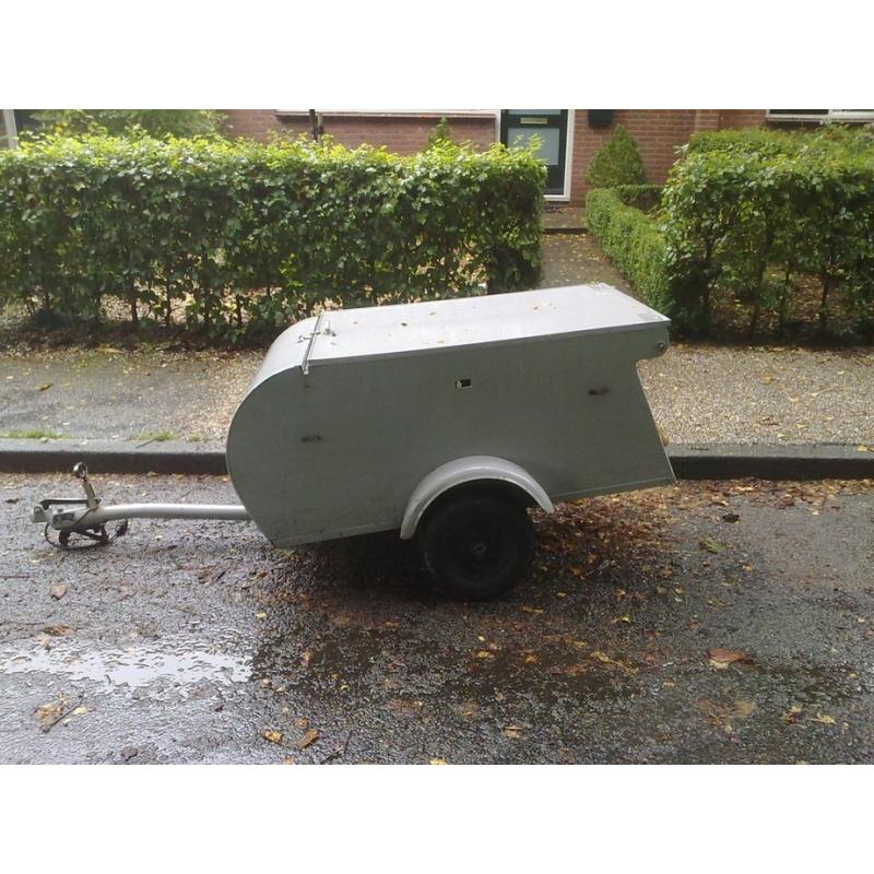 Saris arba 2000 Bagagewagen in topconditie   Bagagewagen Saris voorzien van nieuw neuswiel en is goed onderhouden Hij heeft een bovenklep Â‚n al