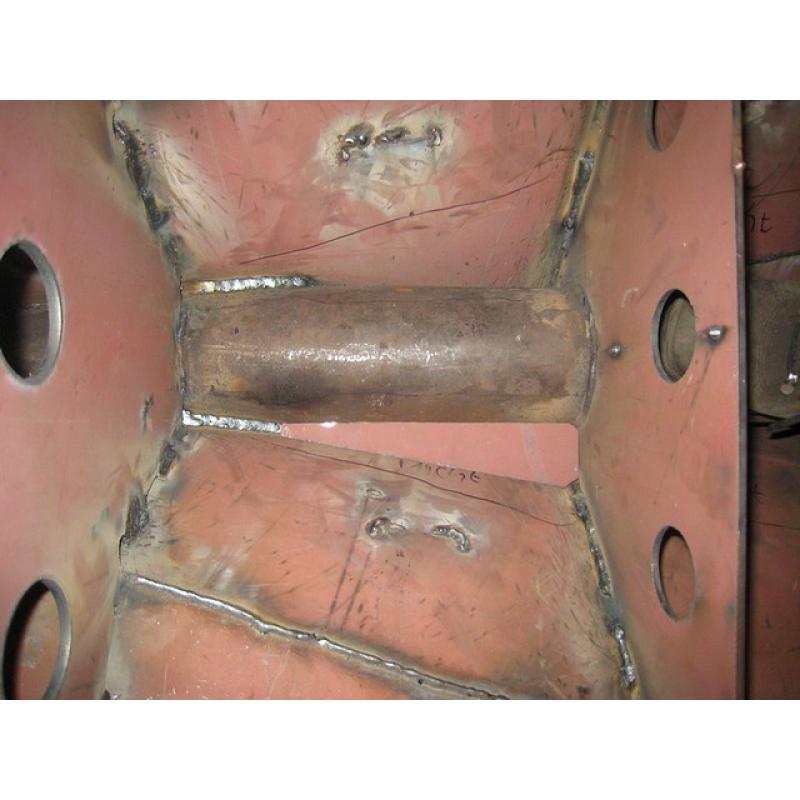 Afdekzeil 4mtr bij 2mtr kompleet met haken en klemmen. IZGS.   Kwaliteitsafdekzeil van 4 mtr bij 2.1 / 1.2 mtr. Compleet met haken en klemmen. Slechts enkele keer