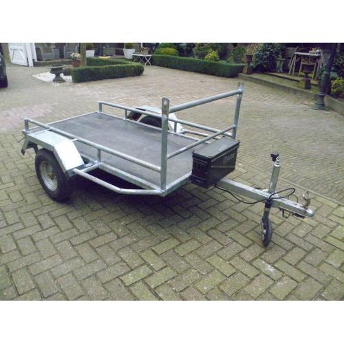 retro bagagewagen   leuke bagagewagen. voor bv achter de oldtimer. voor vragen bellen met 03-51166710 eventueel te ruil