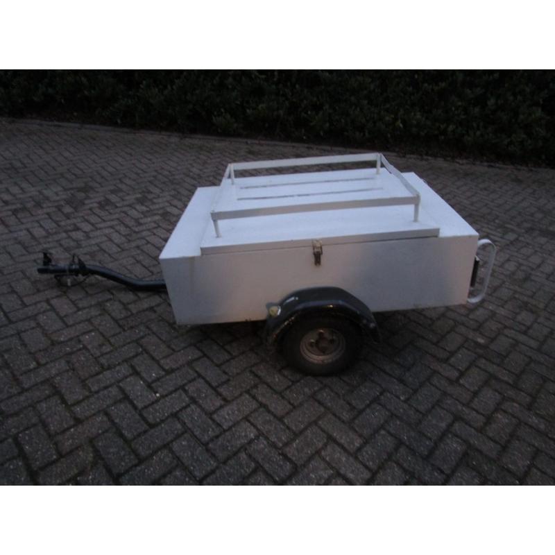 Lichtgewicht Aluminium 4 Mtr. Multi Plateauwagen   Lichtgewicht Aluminium Multi Plateauwagen van 2001 voorzien van: - verlaagd chassis met brede wiel