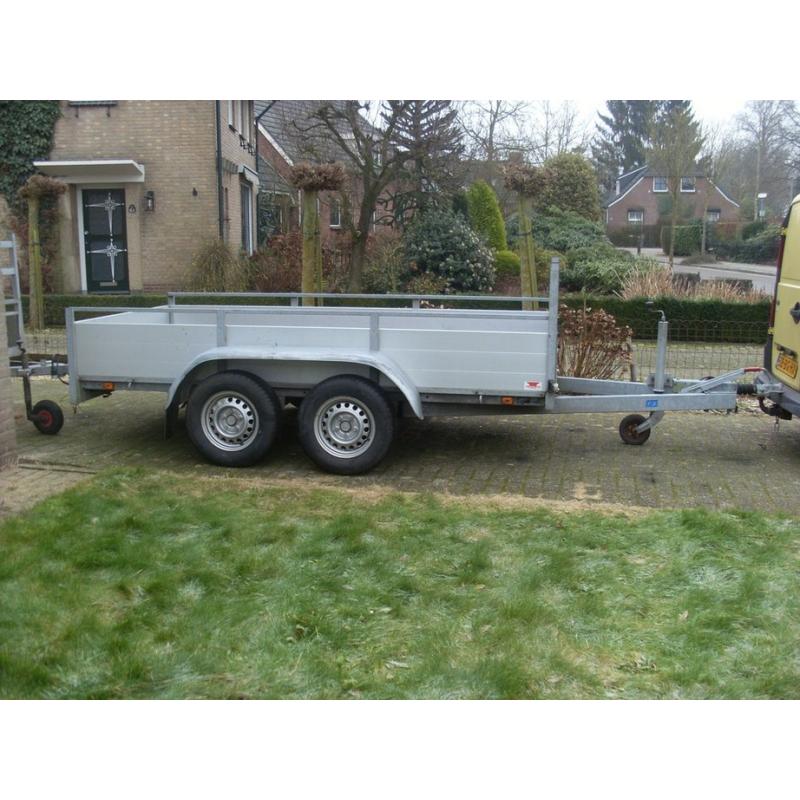 koelwagen te koop.   te koop koelwagen maat 250x130x150 cm. koelt tot 2 graden op 220 volt. noeuwprijs over de 5000,- e