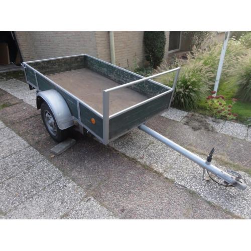 aanhangwagen   aanhangwagen met verhoogde schotten 60cm dubbel asser niet rot voorzien van 2 nieuwe ba