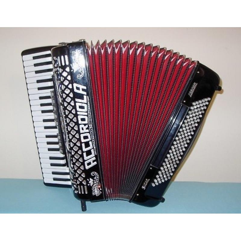 koopje hele mooie deco accordeonkast   PRACHTIGE ZEER OUDE PAOLO SOPRANI CASTELFIDARDO ACCORDEON KAST MET UNIEKE BIJPASSENDE RODE KOFFER