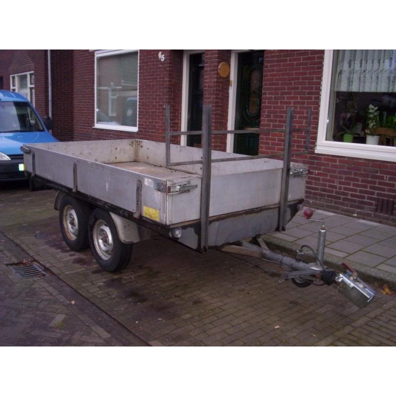 LAMA oldtimer/klassieker aanhangwagentje   Erg leuk inklapbaar LAMA bagagewagentje. Opknapper. Past uitstekend achter een (Franse) klassieker
