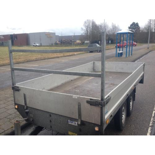 Te koop gevraagd plateauwagen met kenteken   Te koop gevraagd een in goede staat verkerende plateauwagen. Voorzien van Kenteken. Opgave liefst
