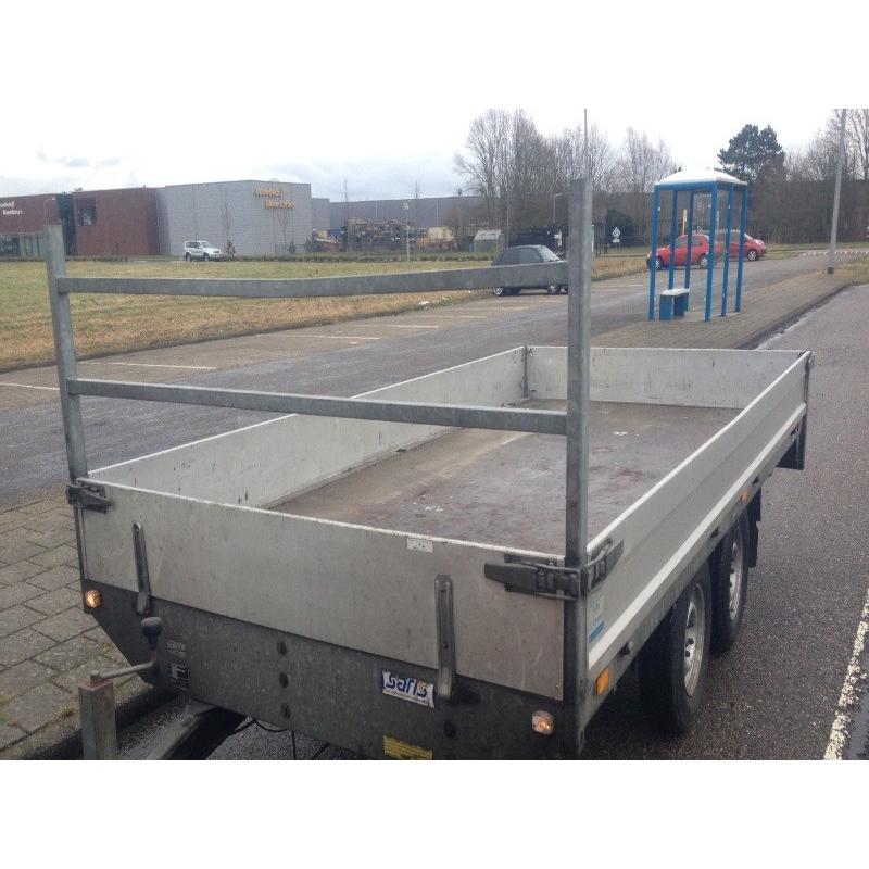 Te koop gevraagd plateauwagen met kenteken   Te koop gevraagd een in goede staat verkerende plateauwagen. Voorzien van Kenteken. Opgave liefst