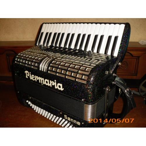 Gevraagd: piermaria-sanne 96 bas 3korige klavier   te koop gevraagd:piermaria-sanne 96 basser klavieraccordeon 3 korig-musette 0498855020  