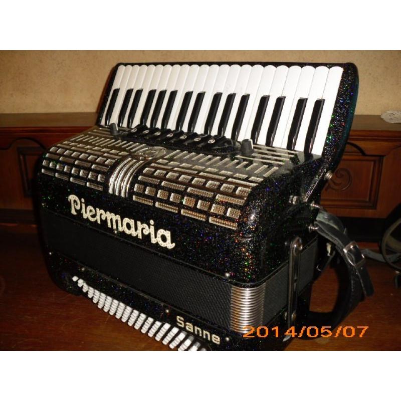 Gevraagd: piermaria-sanne 96 bas 3korige klavier   te koop gevraagd:piermaria-sanne 96 basser klavieraccordeon 3 korig-musette 0498855020  