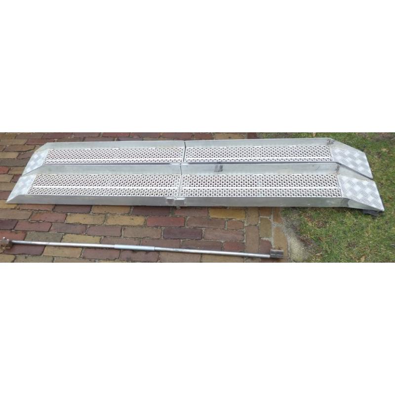 Aanhanger voor Elektr. fiets motor scooter 200x100   We hebben een platte wagen van 100x200 met 8 inch wielen en ongeremde knott 750 kg as. ook als moto
