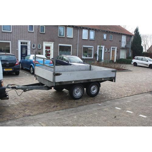 huif aanhanger 750 kg enkel as nog als nieuw   ziet er goed uit hout beetje verkleurt maar veder goed huif kan er makkelijk in delen af kan zo ach