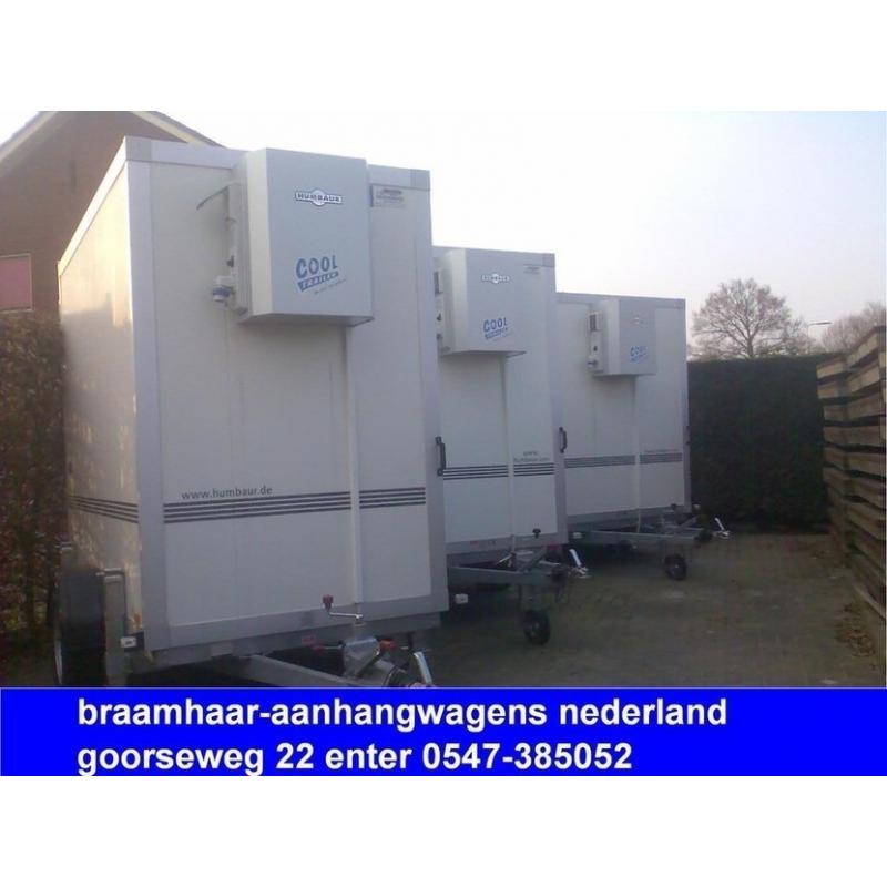 Maand aktie Humbaur gesloten dichte enkelasser 251x132x152cm   Maand Aktie Humbaur gesloten dichte Enkelasser (demo) 251x132x152cm 750kg ongeremd minderprijs 1300