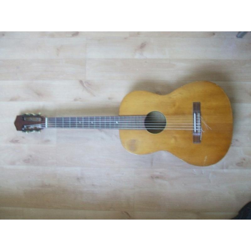 Handgebouwde Triple 0 gitaar
 
  Te koop van de gitaarbouwer van Outback Acoustics. Geheel handgebouwde gitaar. Martin triple 0 mode