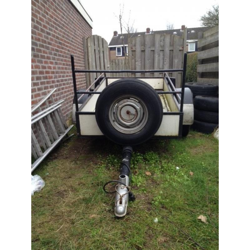 Henra kipper tandemasser kieper dubbelasser   Aktie!! Henra e kipper 301x165x30cm 2700kg tandemas hand bediend 2995,00 301x185x30cm 2700kg tandem