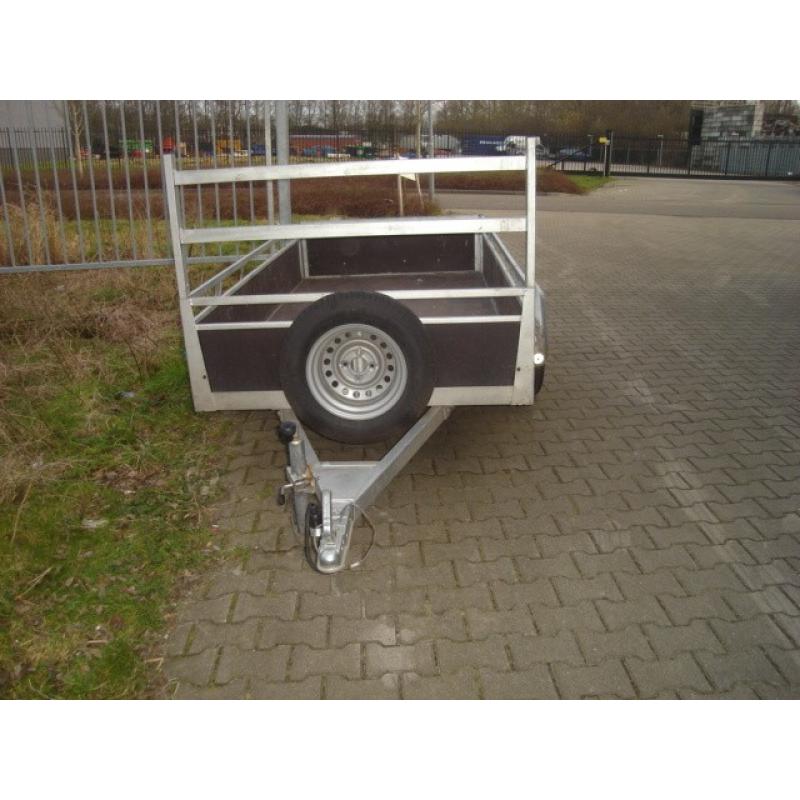 Mooie bagagewagen met Twinny Load   Nog een goede bagagewagen te koop. De afmetingen van de bak zijn 150 x 100 x 50cm (LxBxD). De total