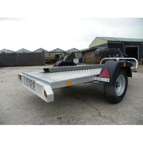 Aanhangwagen met kap   Aanhangwagen met kap Vraagprijs 250,- euro Bij interesse/ meer info mailen of bellen: 0651 522 76