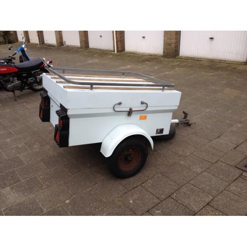 Te koop Motor aanhanger   Te koop haast nieuwe motor aanhanger, met aluminium traanplaat bodem. Met oprij goot voor zware mo