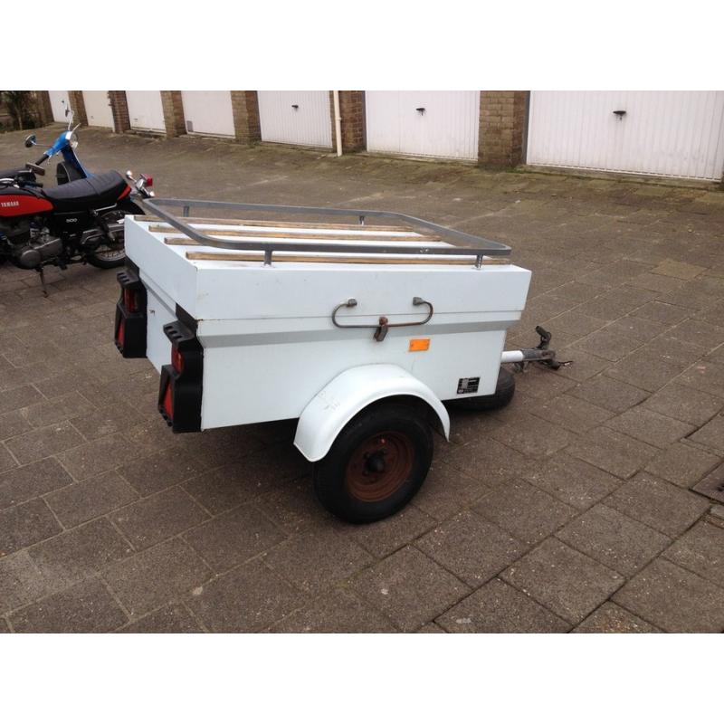 Te koop Motor aanhanger   Te koop haast nieuwe motor aanhanger, met aluminium traanplaat bodem. Met oprij goot voor zware mo