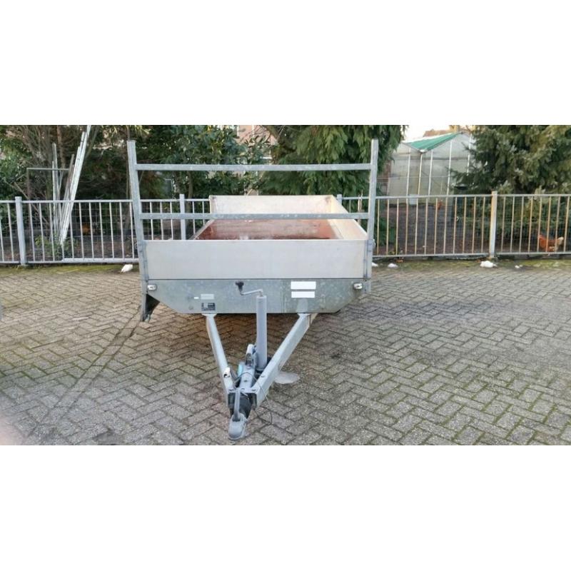 klein aanhangwagentje   Te koop klein aanhangwagentje lengte totaal 1.90 breedte 1.20 Bak binnen maat is lengte 1.20 