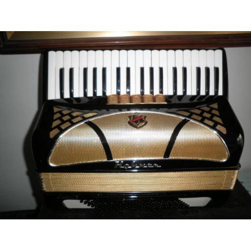 Te koop Fratelli Crosio knopaccordeon   Fratelli Crosio 120 bas 4 korig met 3 korig musette 3 rijen grondbas 5 registers melodie kant  