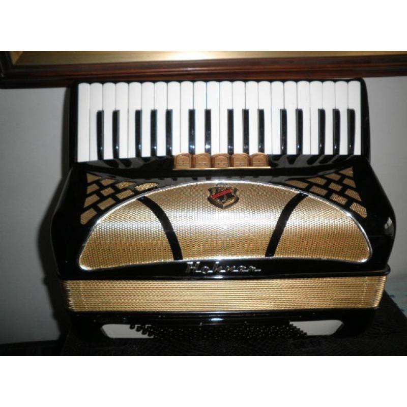 Te koop Fratelli Crosio knopaccordeon   Fratelli Crosio 120 bas 4 korig met 3 korig musette 3 rijen grondbas 5 registers melodie kant  